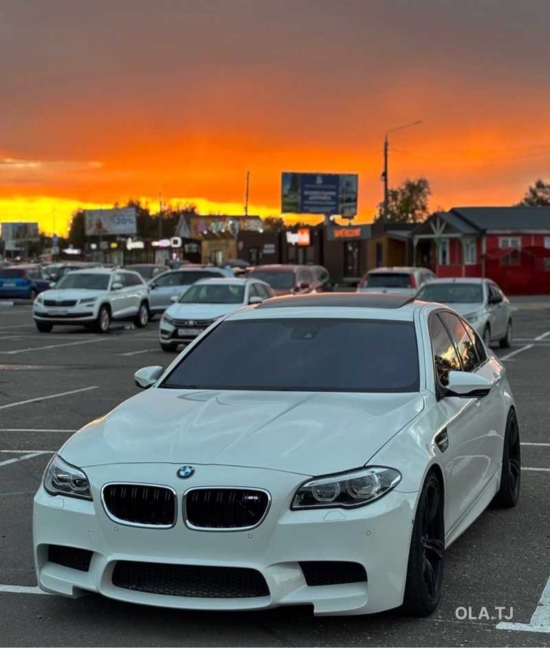 BMW M5,  2011