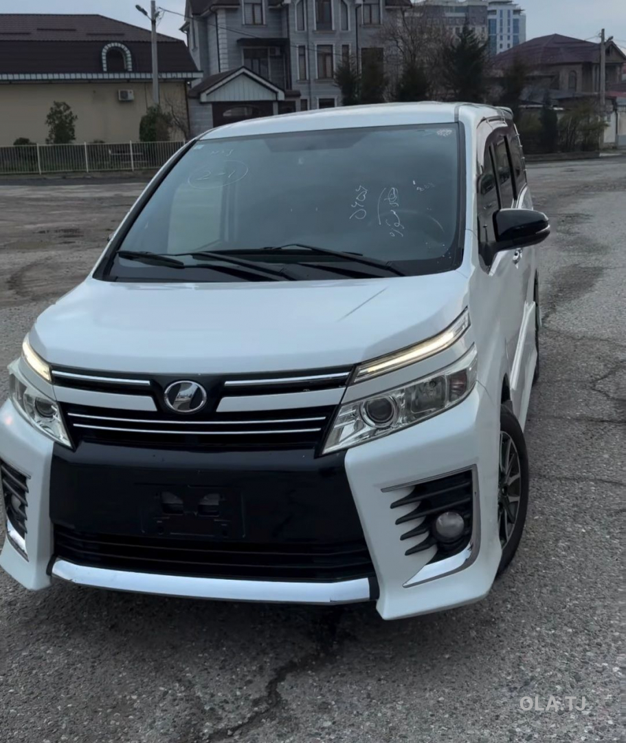Toyota Voxy,  2015