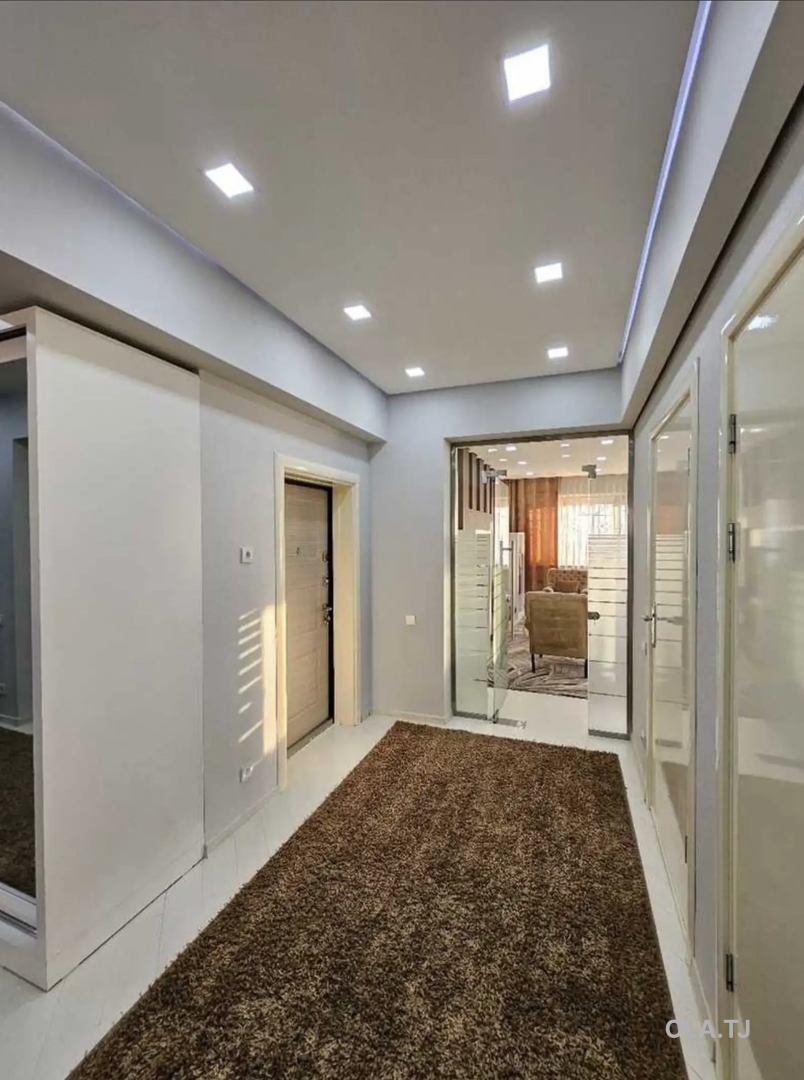 5 комнатная квартира, 4 этаж, 240 м²