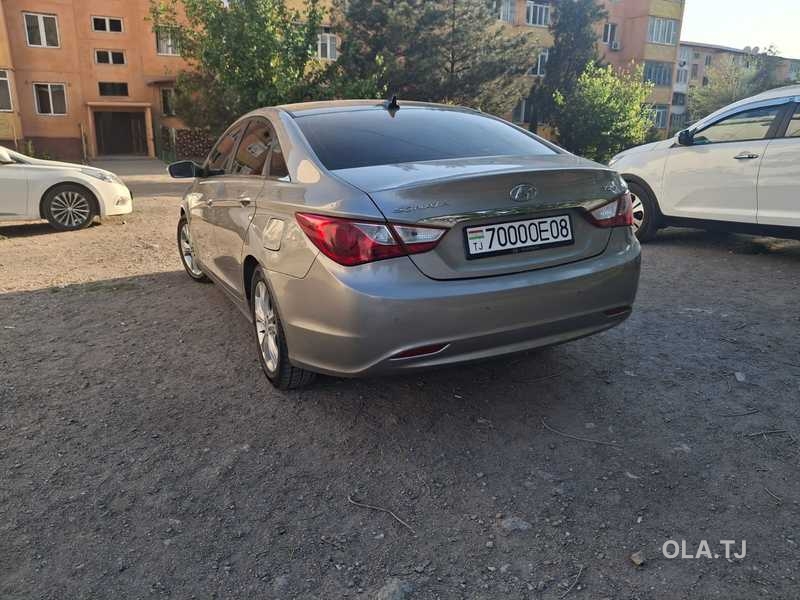Hyundai Sonata,  2010