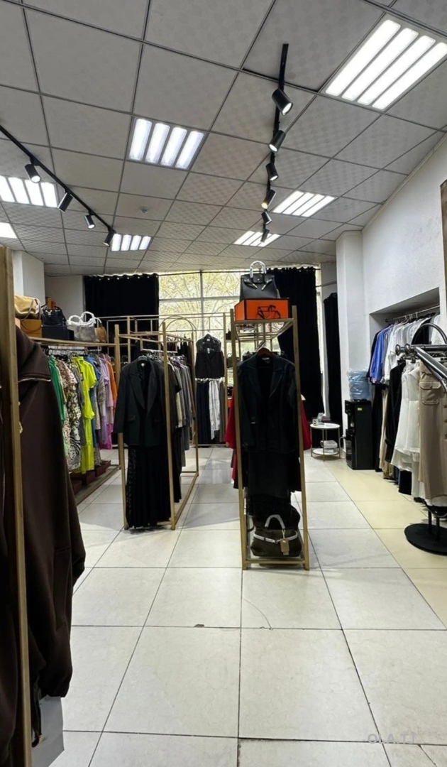 Помещение под магазин / салон, 40м², Шоҳмансур