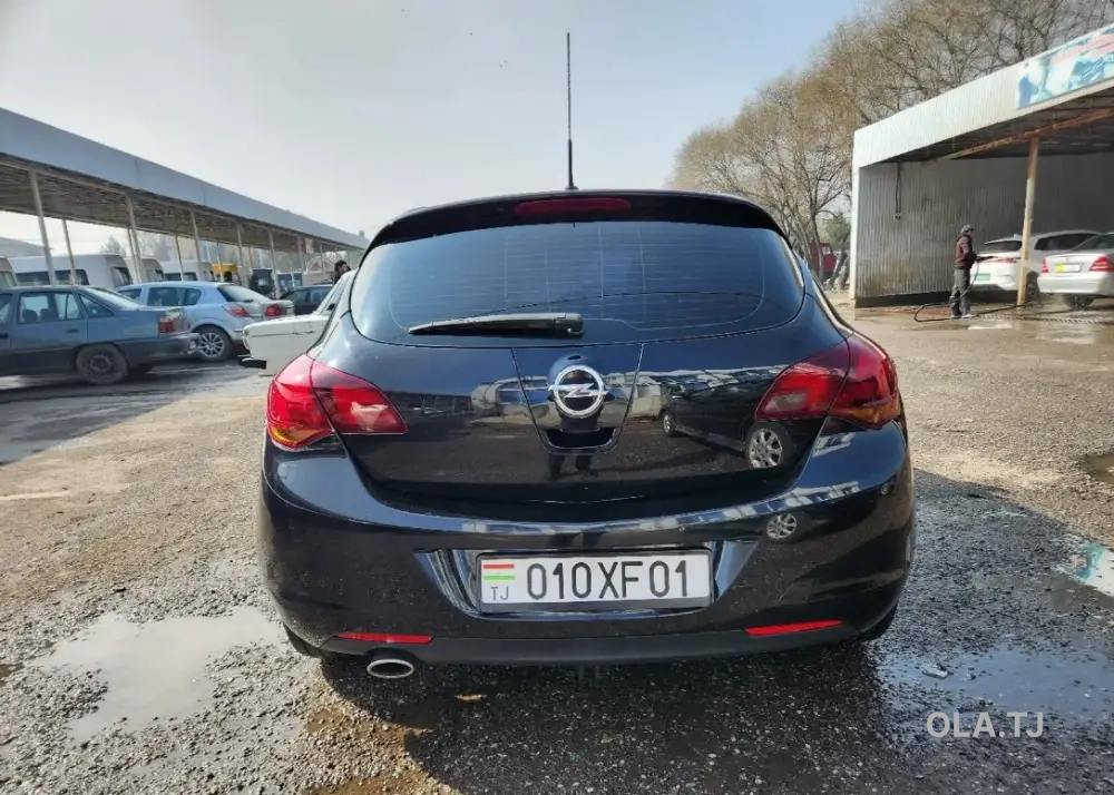 Opel Astra J,  2010