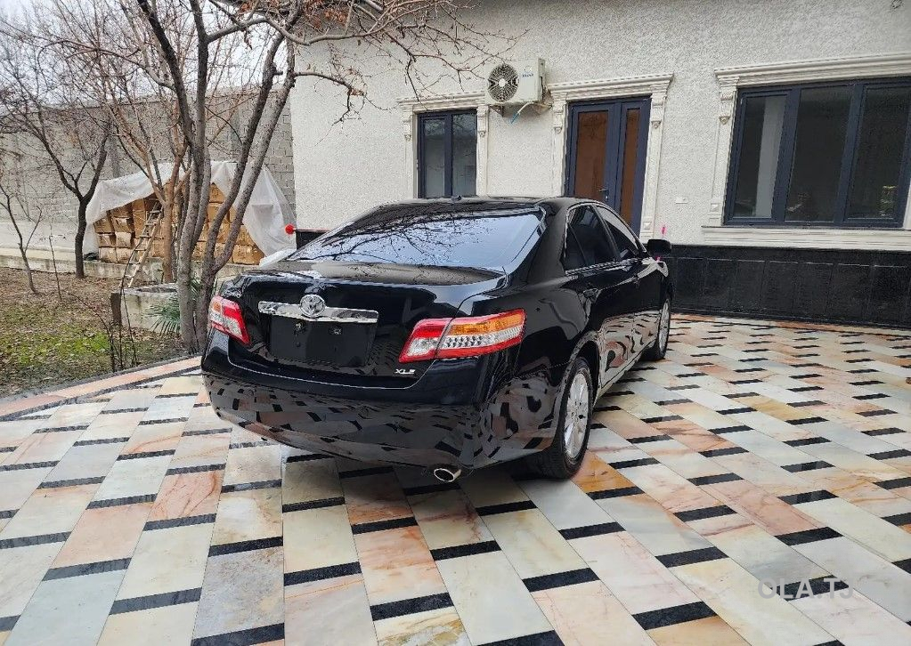 Toyota Camry,  2010