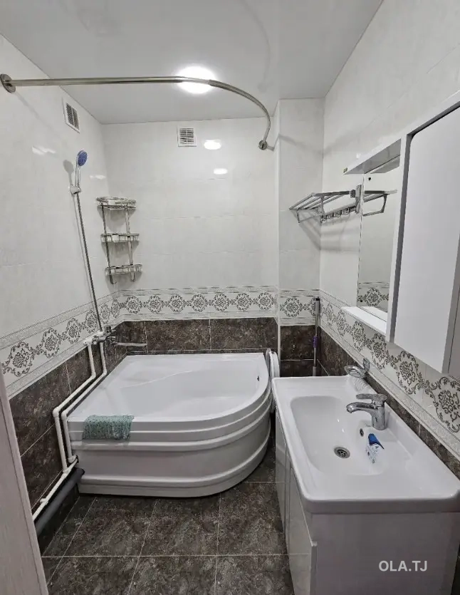 3 комнатная квартира, 2 этаж,