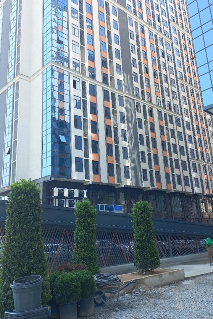 3 комнатная квартира, 18 этаж, 132 м²
