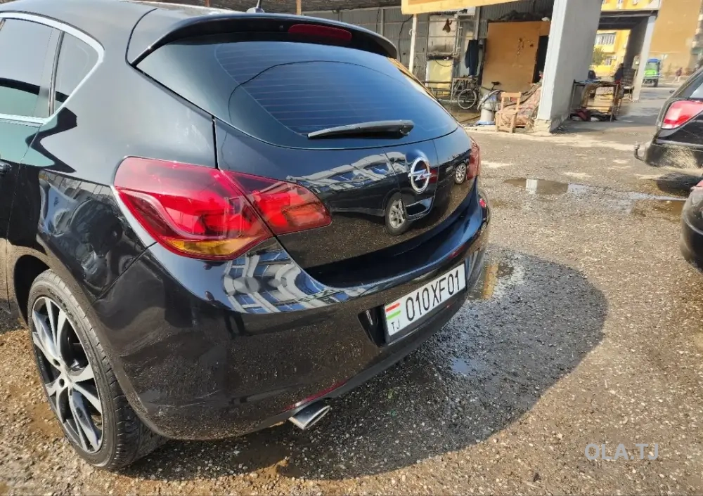 Opel Astra J,  2010