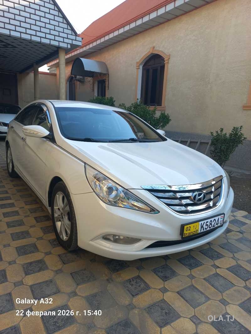 Hyundai Sonata,  2010