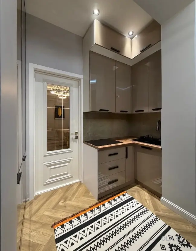 2 комнатная квартира,  этаж,