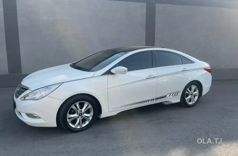 Hyundai Sonata,  2010