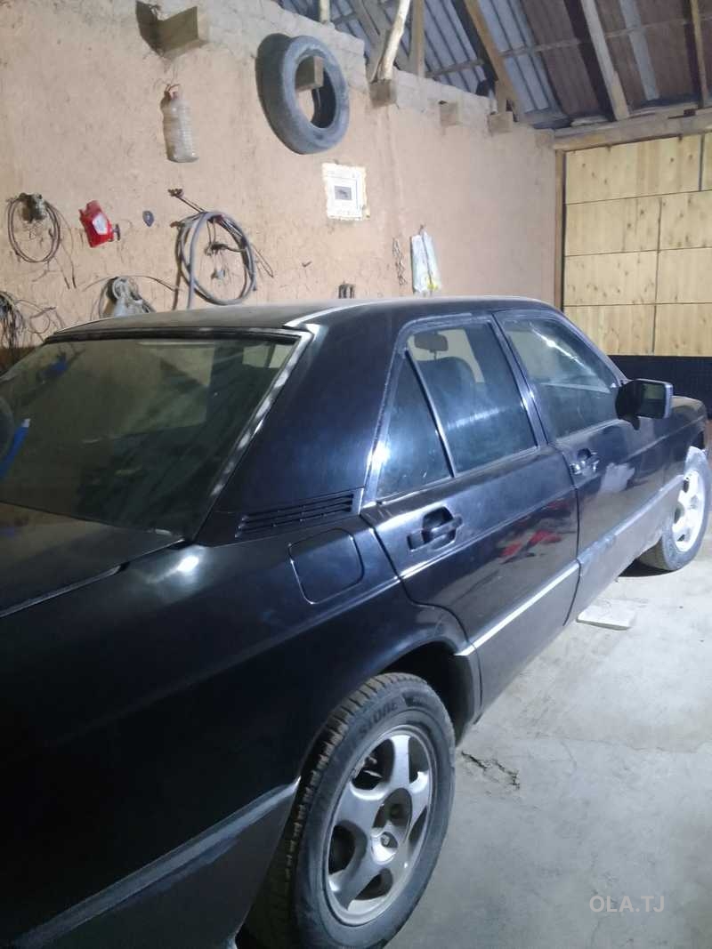 Mercedes-Benz W201,  1990