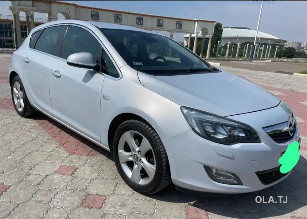 Opel Astra J,  2012