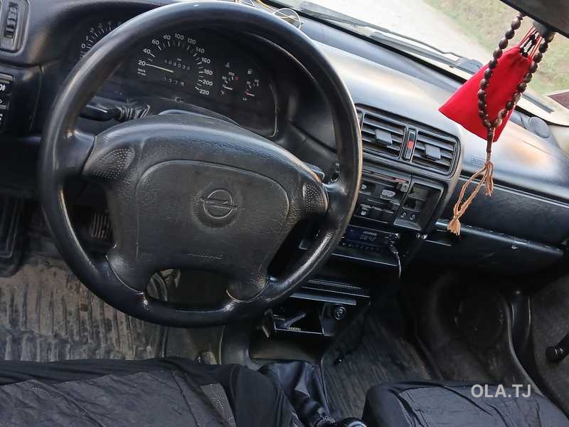 Opel Vectra A,  1995