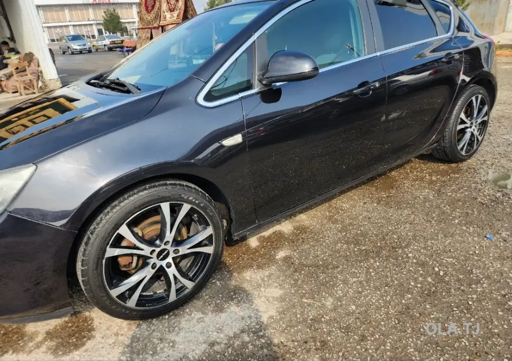 Opel Astra J,  2010