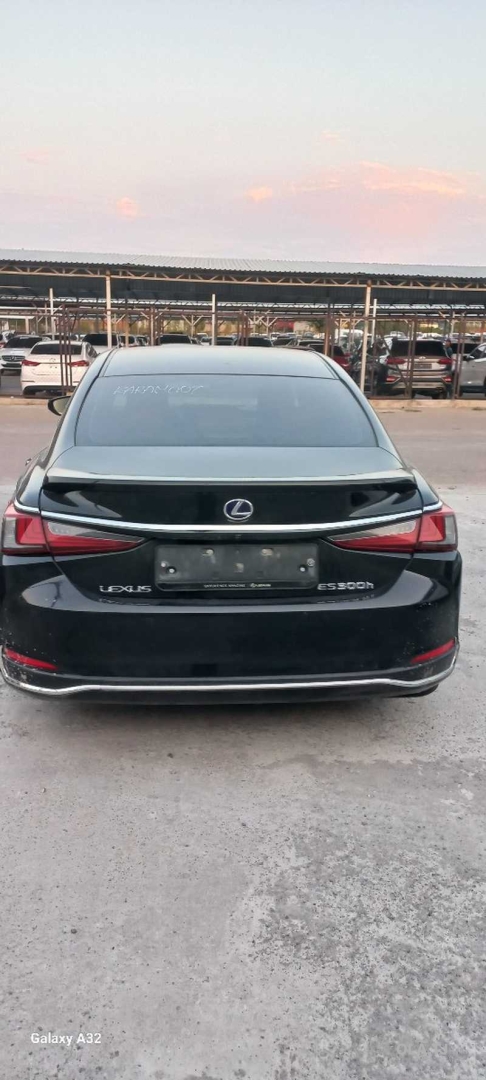 Lexus ES,  2019