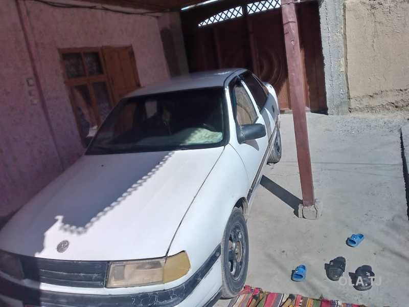 Opel Vectra A,  1990