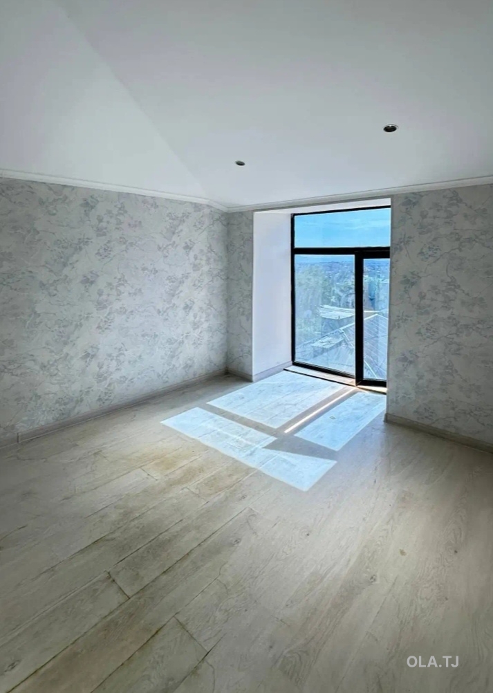 6 комнатная квартира, 3 этаж, 220 м²