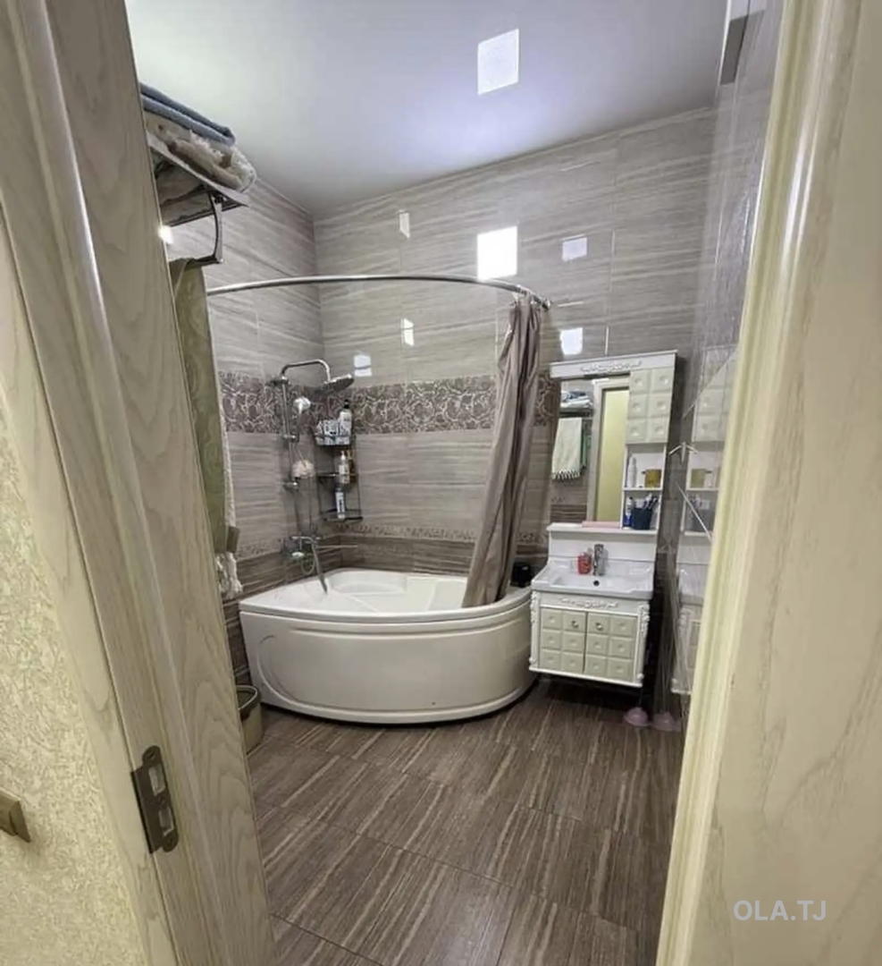 3 комнатная квартира, 8 этаж, 150 м²