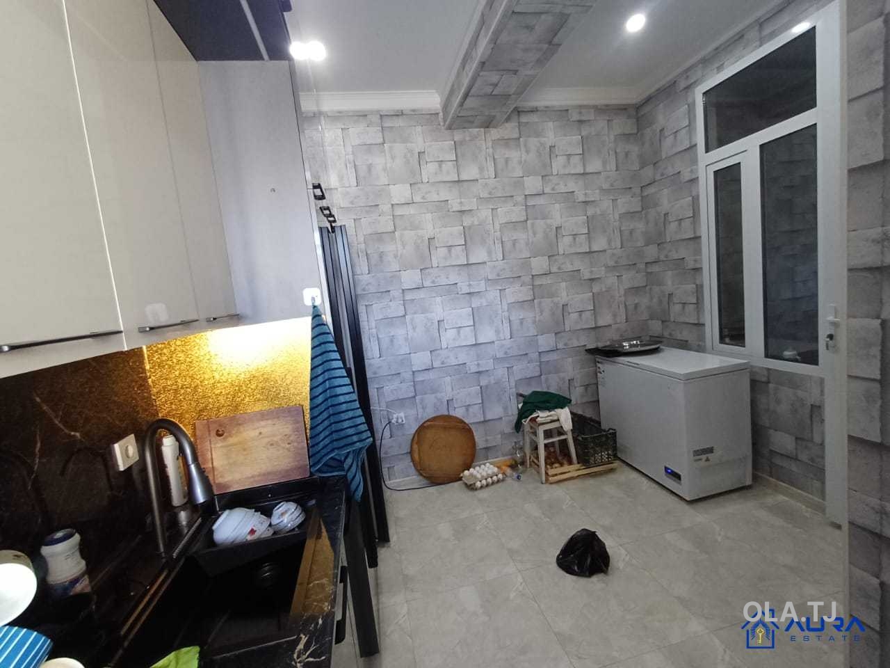 4 комнатная квартира, 2, 100 м²