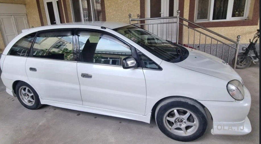 Toyota Nadia,  1999
