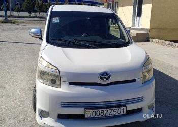 Toyota Voxy,  2009