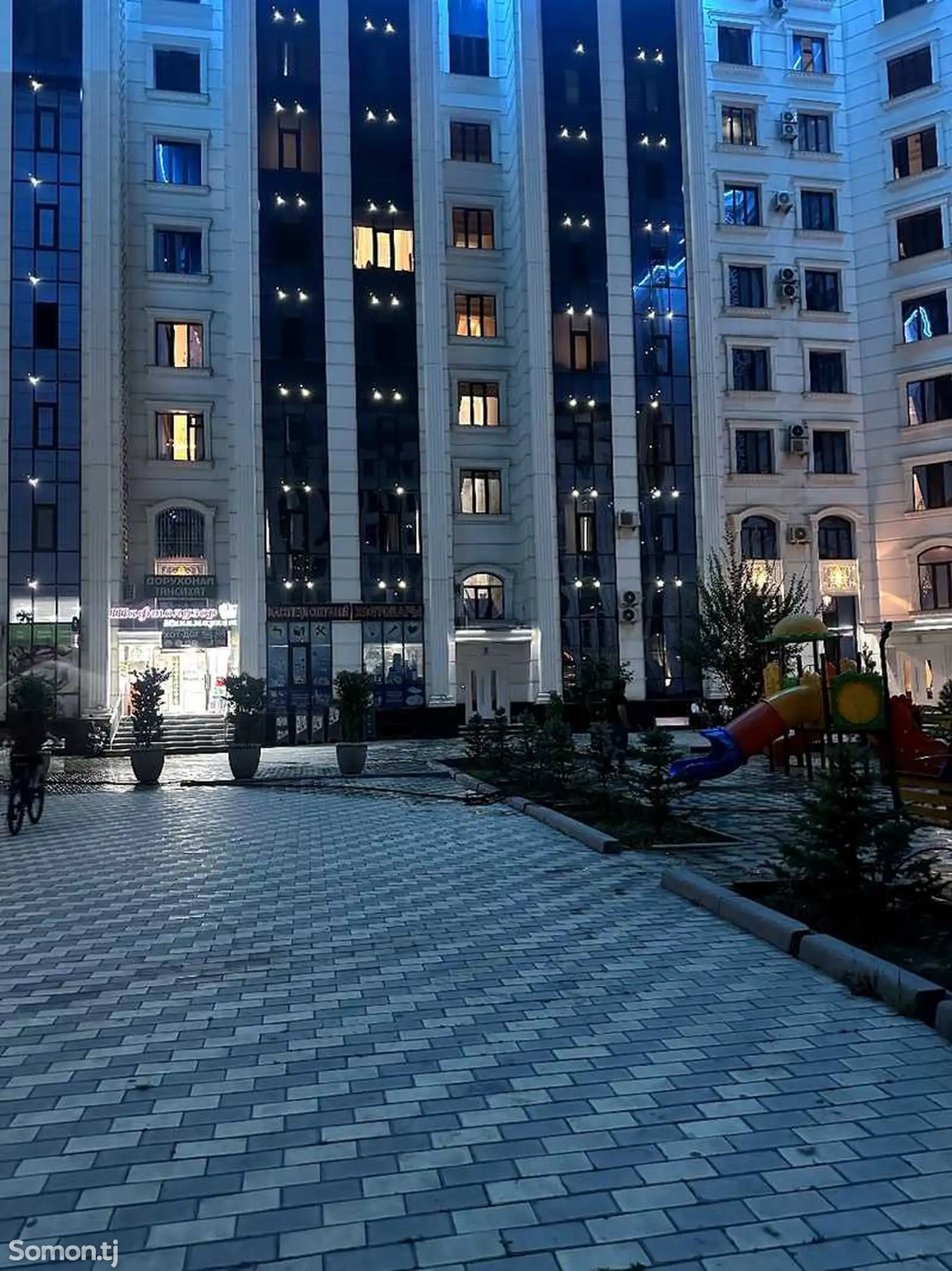3 комнатная квартира, 2 этаж, 130 м²