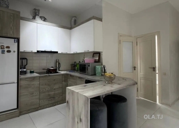 4 комнатная квартира, 15, 93 м²