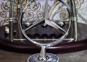 Значок от Mercedes-Benz