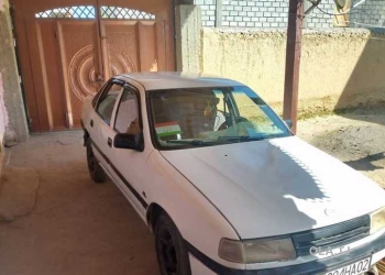 Opel Vectra A,  1990