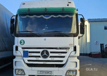Бортовой грузовик  Mersedes-benz 2005
