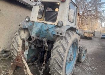 Трактор Юмз, плуг, прицеп