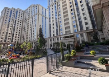 4 комнатная квартира, 14, 142 м²