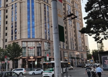 Офис в аренду, В бизнес-центре, 65 м²
