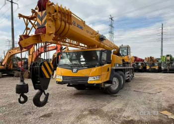 Строительный кран XCMG75тонн