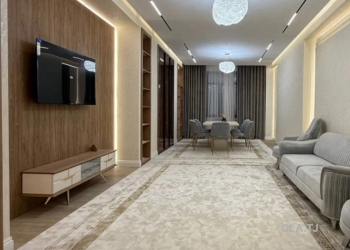 4 комнатная квартира, 3, 215 м²