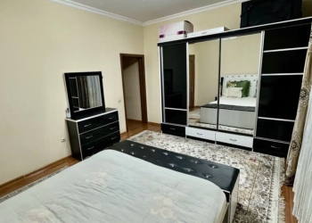 4 комнатная квартира, 5, 210 м²