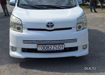 Toyota Voxy,  2010