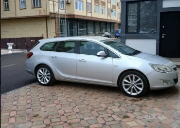 Opel Astra J,  2011