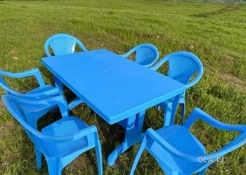 Стол и стулья на прокат