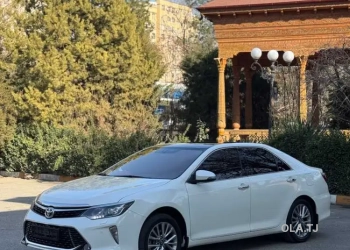 Toyota Camry,  2015