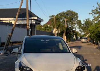 Tesla Model Y,  2021