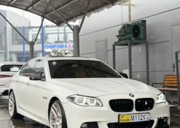 BMW 5 серия,  2011