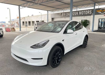 Tesla Model Y,  2025